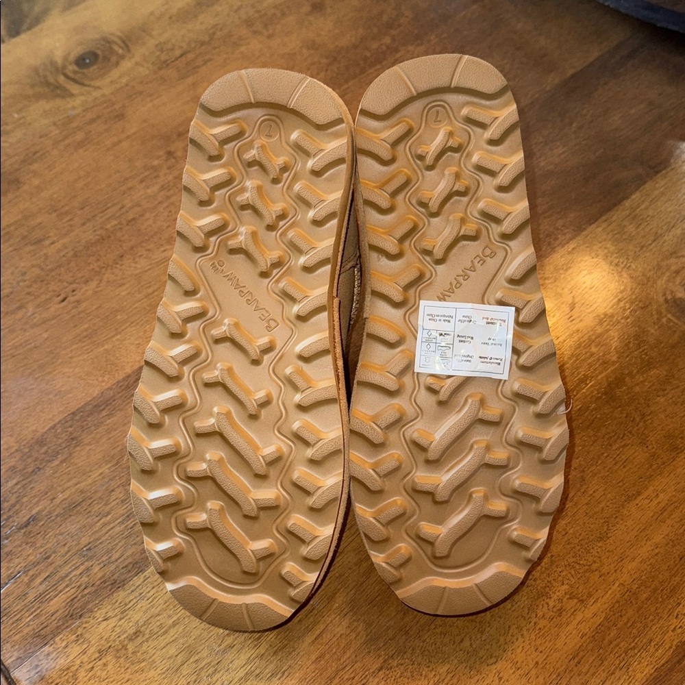 Bearpaw Sherpa Lined Bootie - Picture 4 of 6